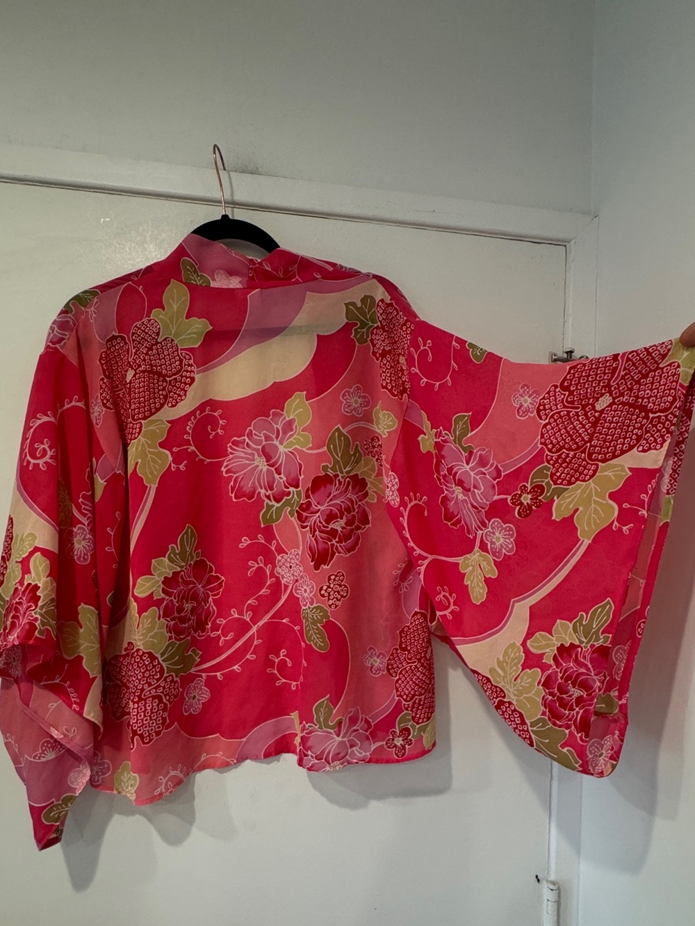 Natori Pink Floral Short Kimono Robe - Picture 5 of 6